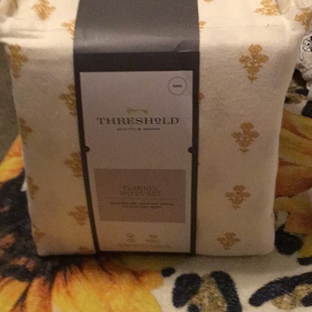 Threshold king sized flannel sheet set new